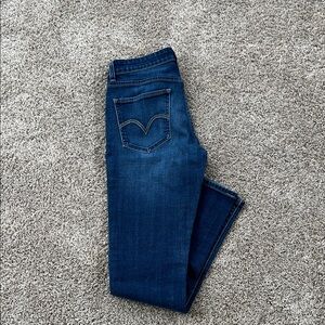 Levi's Dark Blue Women's mid-rise Skinny Jeans